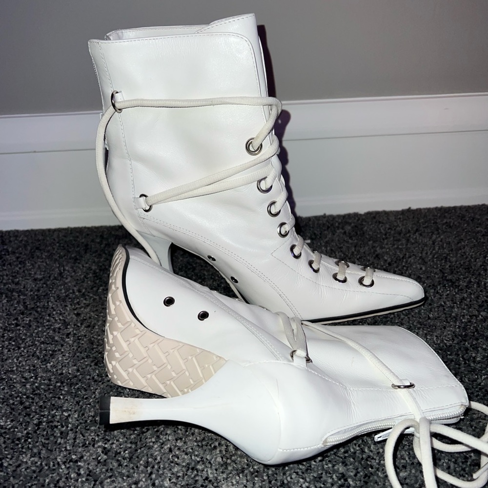 LACE UP BOOTS